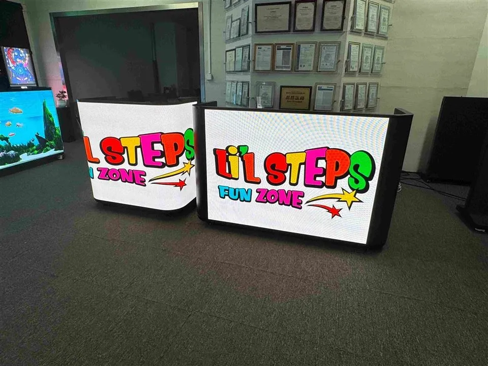 ایل ای ڈی ویڈیو وال ڈسپلے اسکرین کے ساتھ پورٹیبل ڈی جے بوتھ